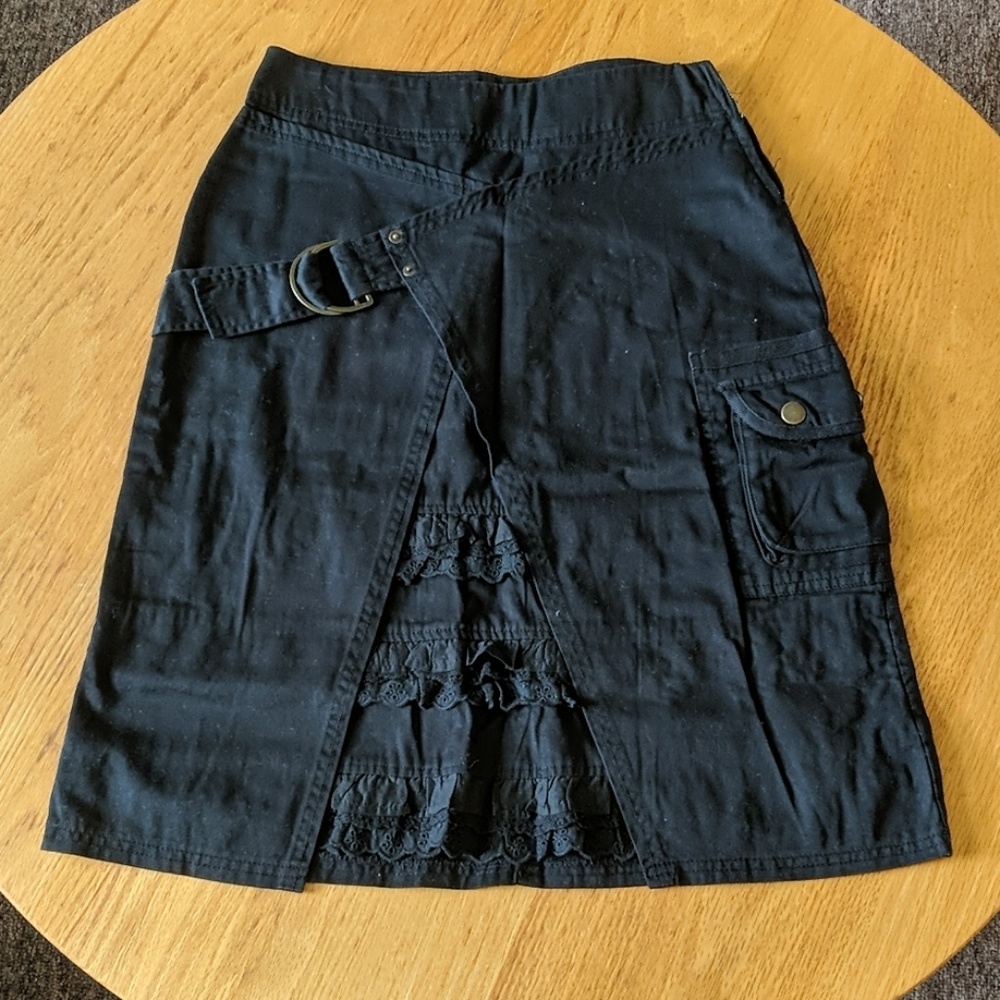 Black Skirt...w/ Pocket!